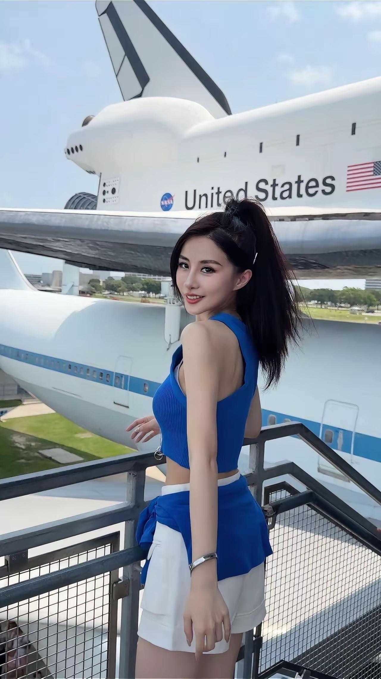 不管再先进的基地，也只是美女的一个打卡点而已