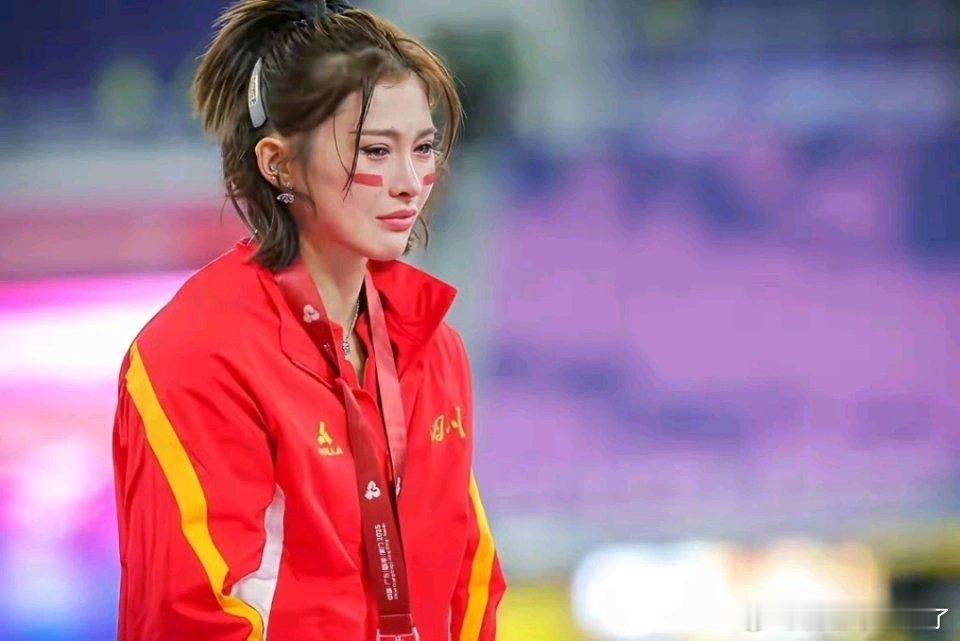 吴艳妮回应丢冠落泪争议：我是有情绪的人，目标剑指亚运奥运 十五运女子100米栏决