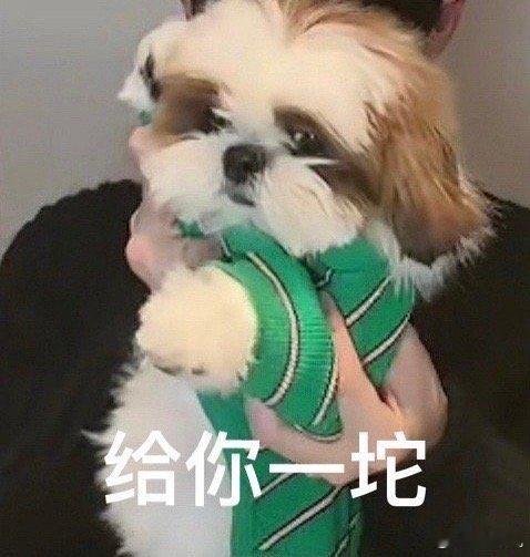 檀健次穿上红袜子了本命年就是要穿红袜子踩小人我个人不负责脑补小剧场一下，如果你惹