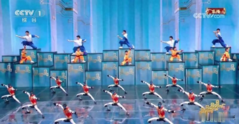 春晚机器人突然上台了，没预告也没解释，就那么站那儿跳秧歌、打醉拳、翻跟头。外国网