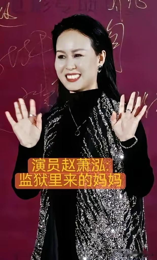 倒反天罡！监狱来的妈妈，将地狱里的爸爸按在地上摩擦，连灰都不剩下。记者长枪短炮等