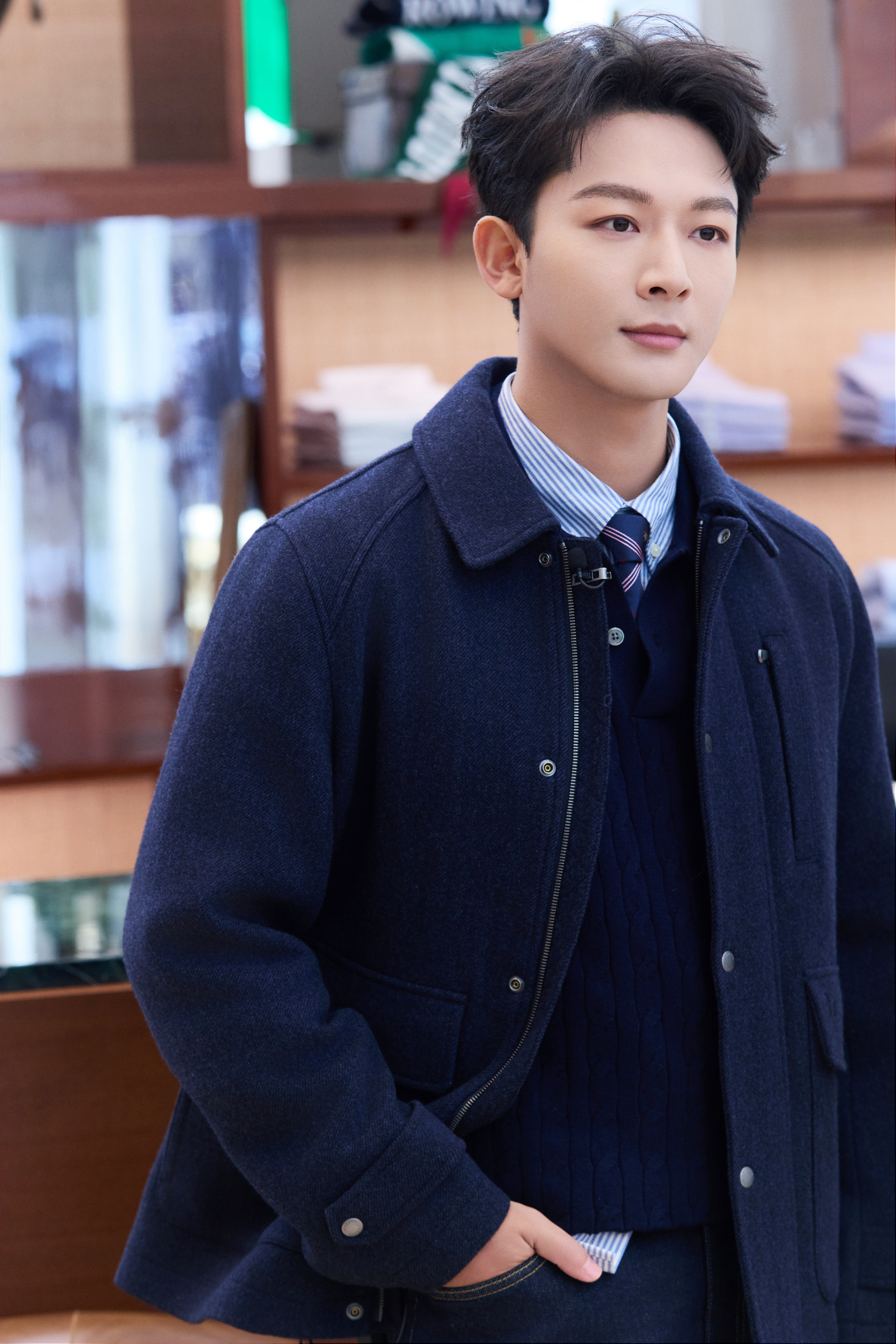 张晚意张晚意 个体户辟谣就是快谁给个体户整了个搜，看看帅哥今天的工作状态吧 