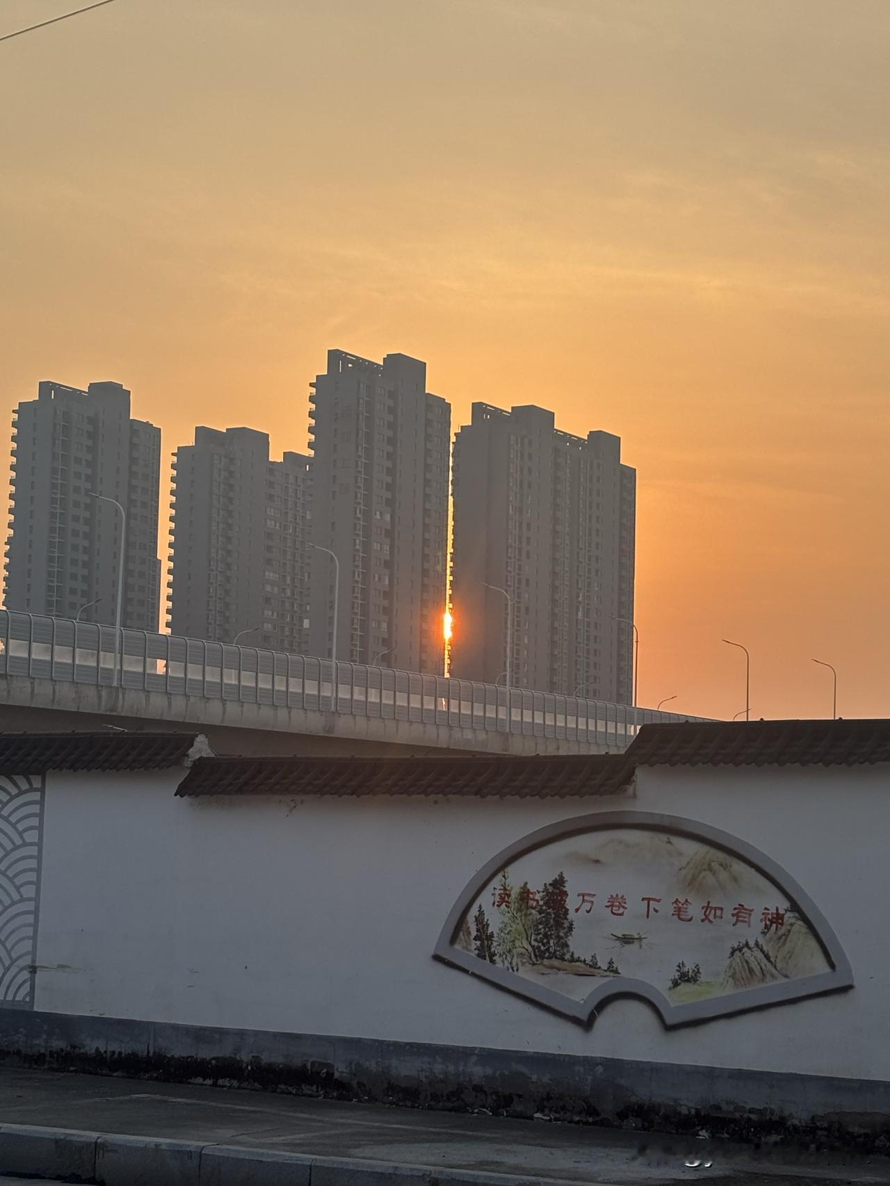 由于欧洲站在丹麦一边、强烈反对美国获得世界第一大岛，致使阿布扎比的美俄、乌欧的四