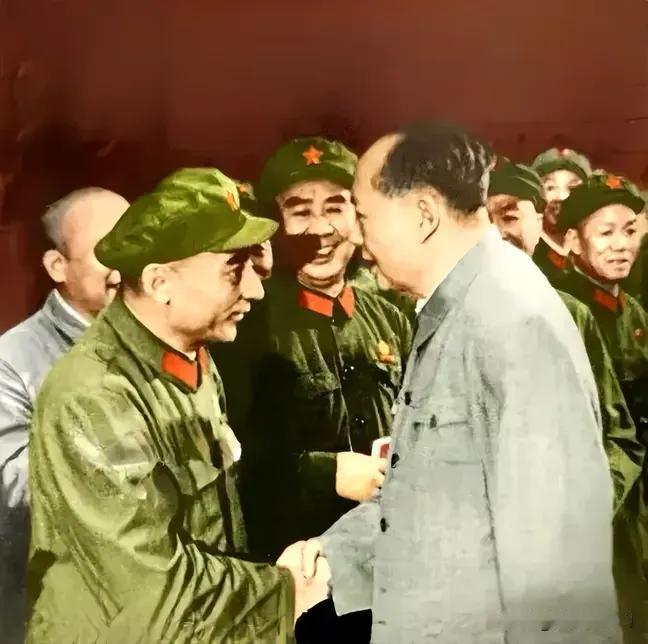 ​​回首百年途漫，无数英雄勇担！