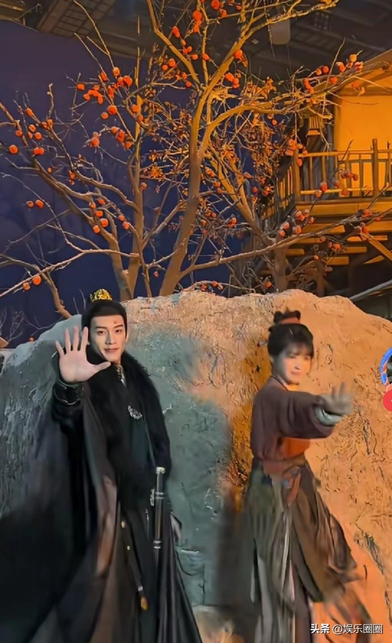 看到一个评论笑疯了：天杀的随元青，我花了 18 集才认识的村民，你五分钟屠完了，