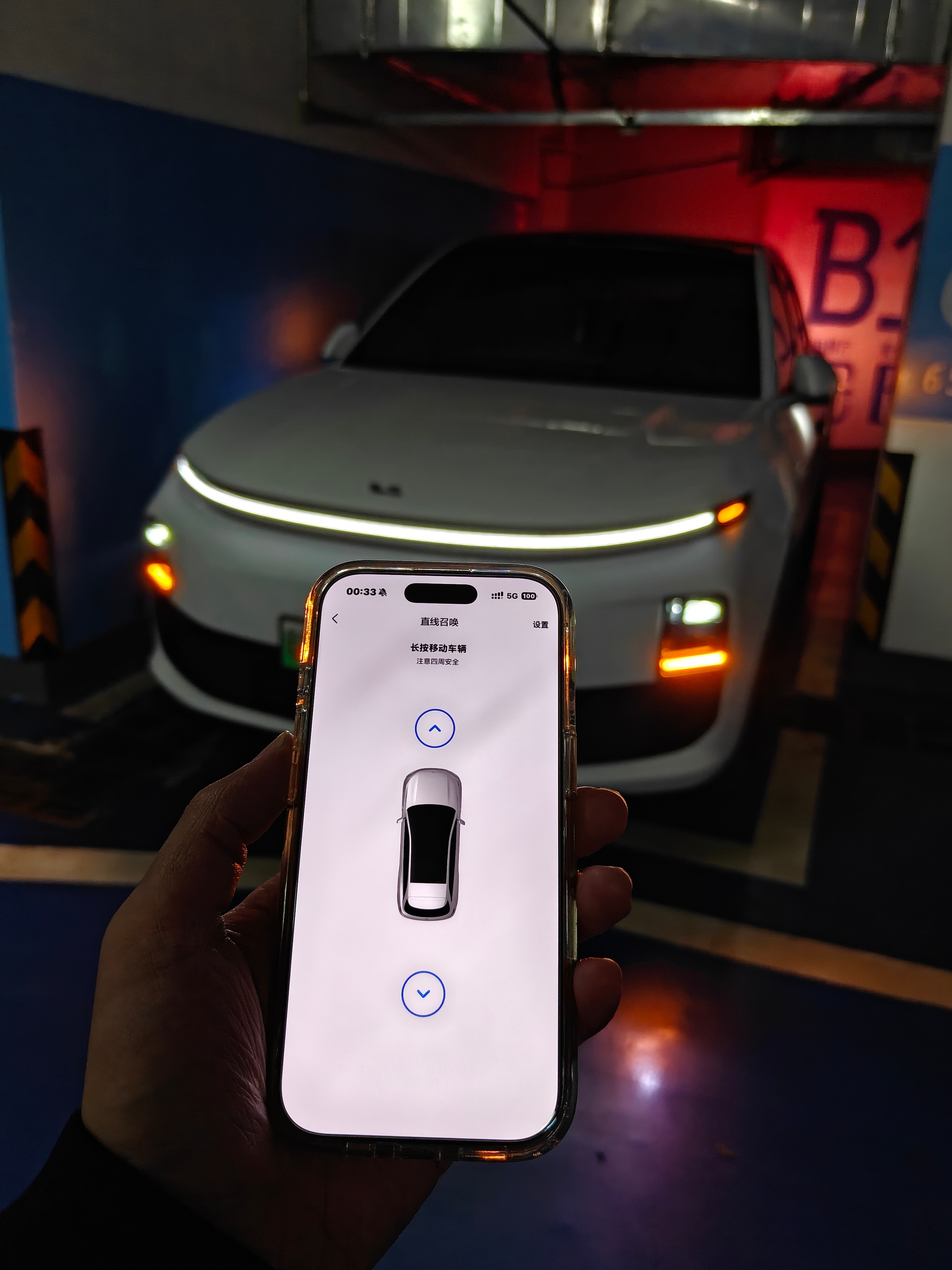 直线召唤在窄车位太好用了，科技改变生活