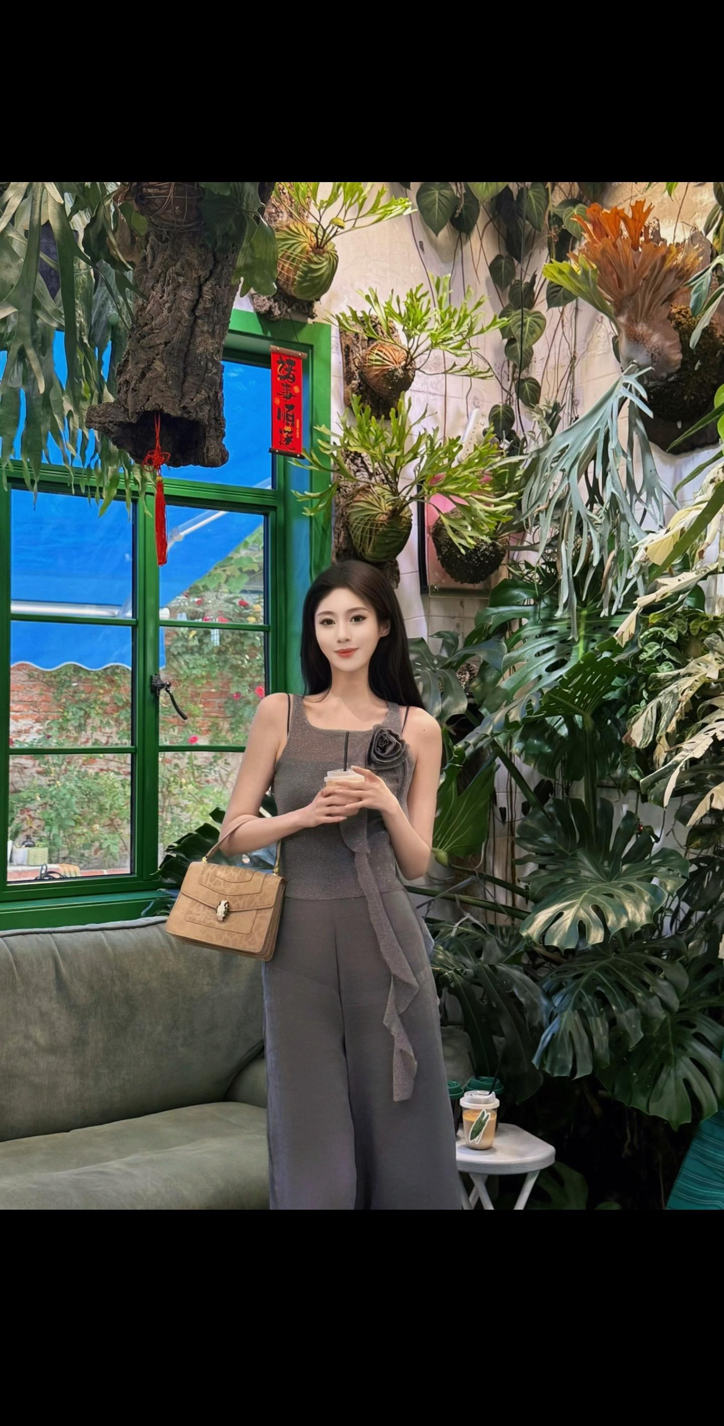 也许是天气，也许是运气，也许是有人不放弃。好看的花一定要分享