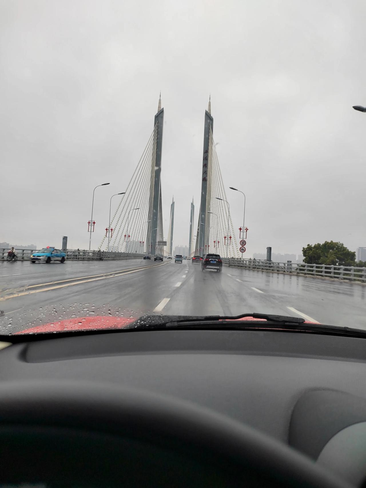 换个车开，客户还给加满油。- ̗̀(๑ᵔ⌔ᵔ๑)我把客户当朋友，客户把我当好朋友