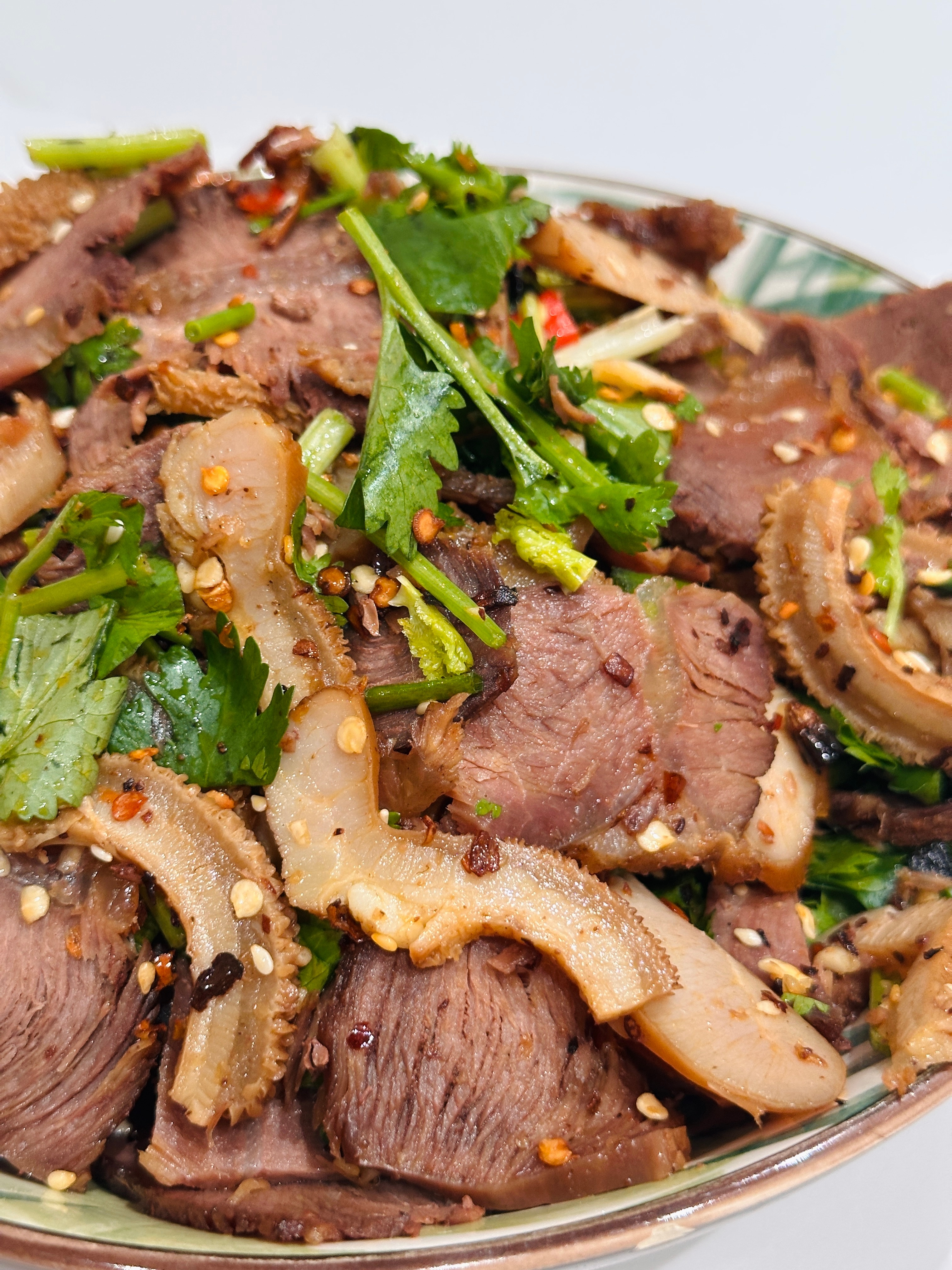 今日份减脂餐，这一口香菜拌牛肉。无敌！[揣手] ​​​