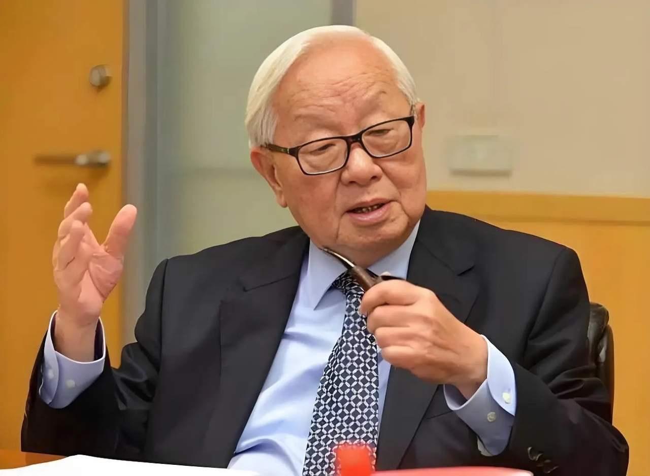 台积电创始人张忠谋曾毫不客气地表示：“我们控制了所有瓶颈，如果我们想扼住中国，他