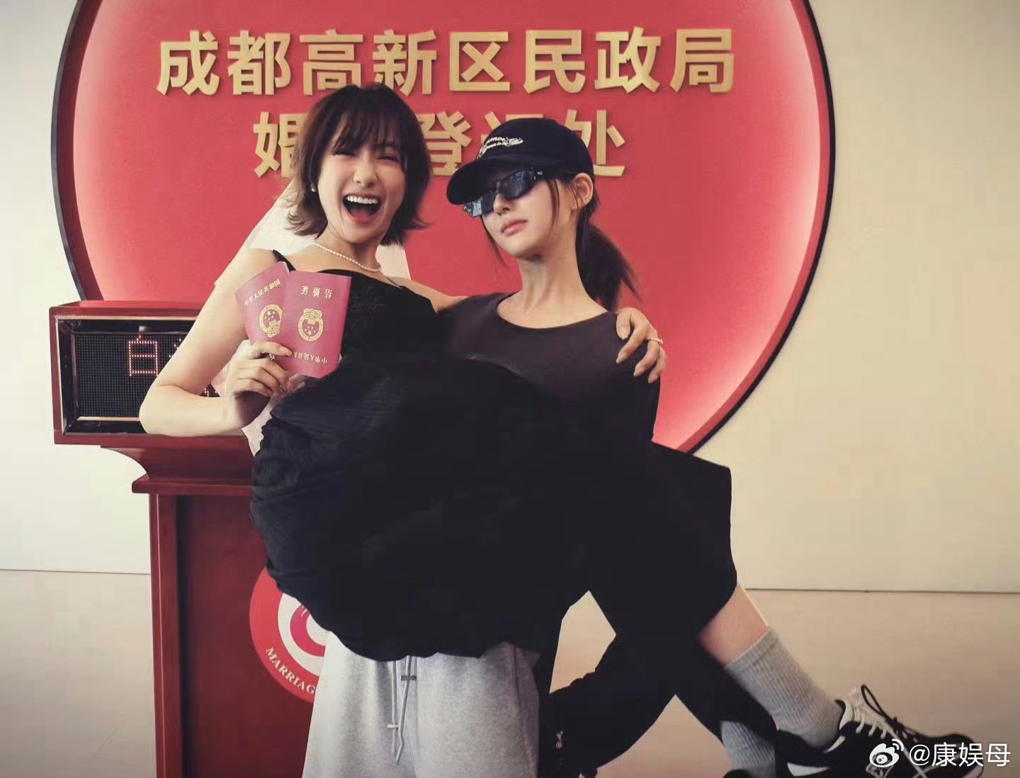 吓我一跳……差点以为她和赵露思结婚了。魏笑结婚