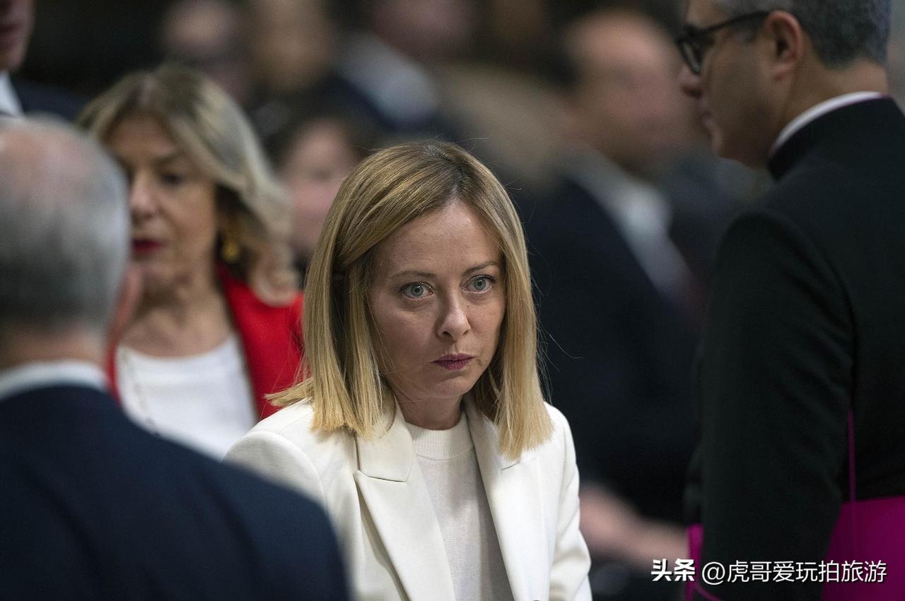 米兰拱廊火光四起，欧洲青年的怒火为何压不住？

曾经优雅奢华的意大利米兰，如今上