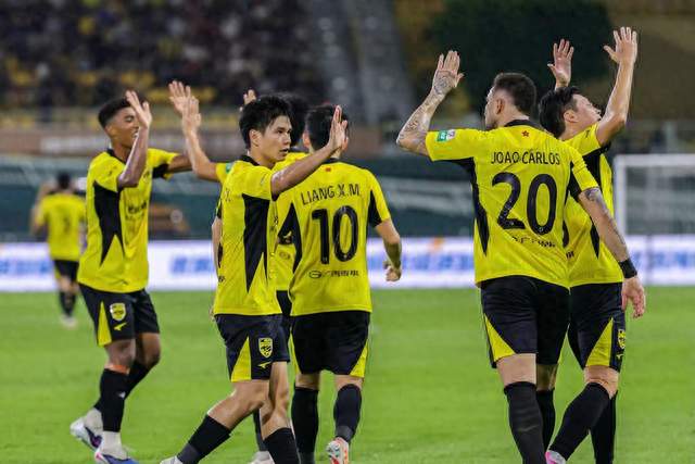 3-1逆转！广州豹提前四轮夺冠，广州重返中超