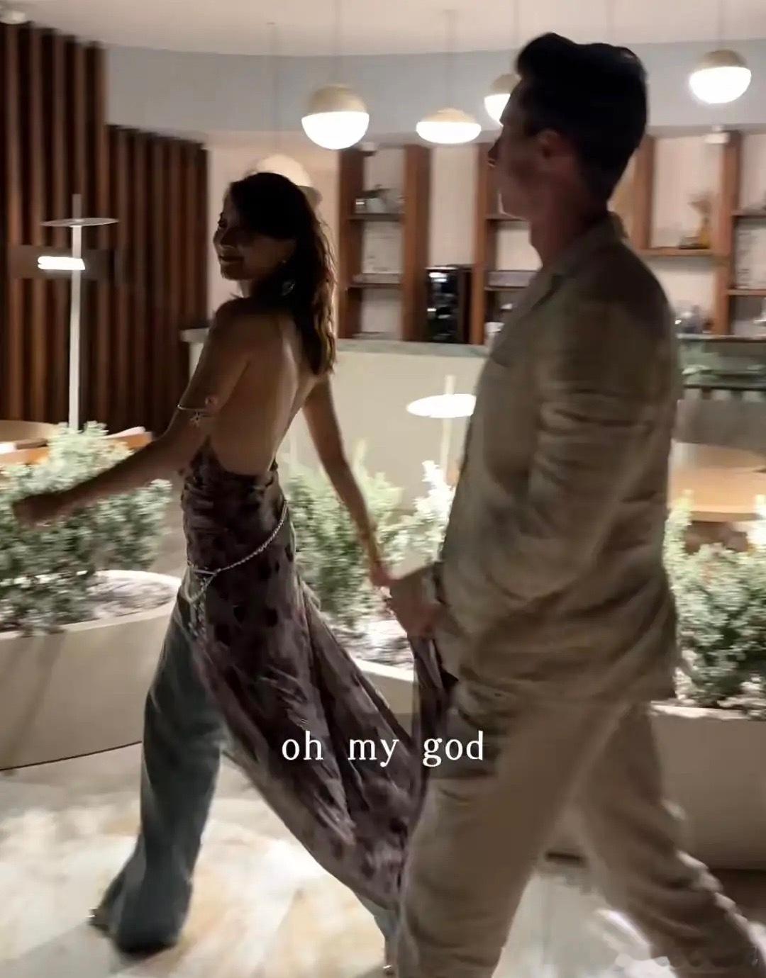 39岁许婧带外国帅老公聚会，男方戴着婚戒，为她提裙子十分宠溺！ 