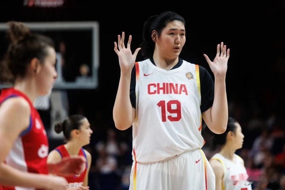 张子宇打不了世界杯这样的“高端局”，她需要提高地方还很多。大家别吹了，给她一个良
