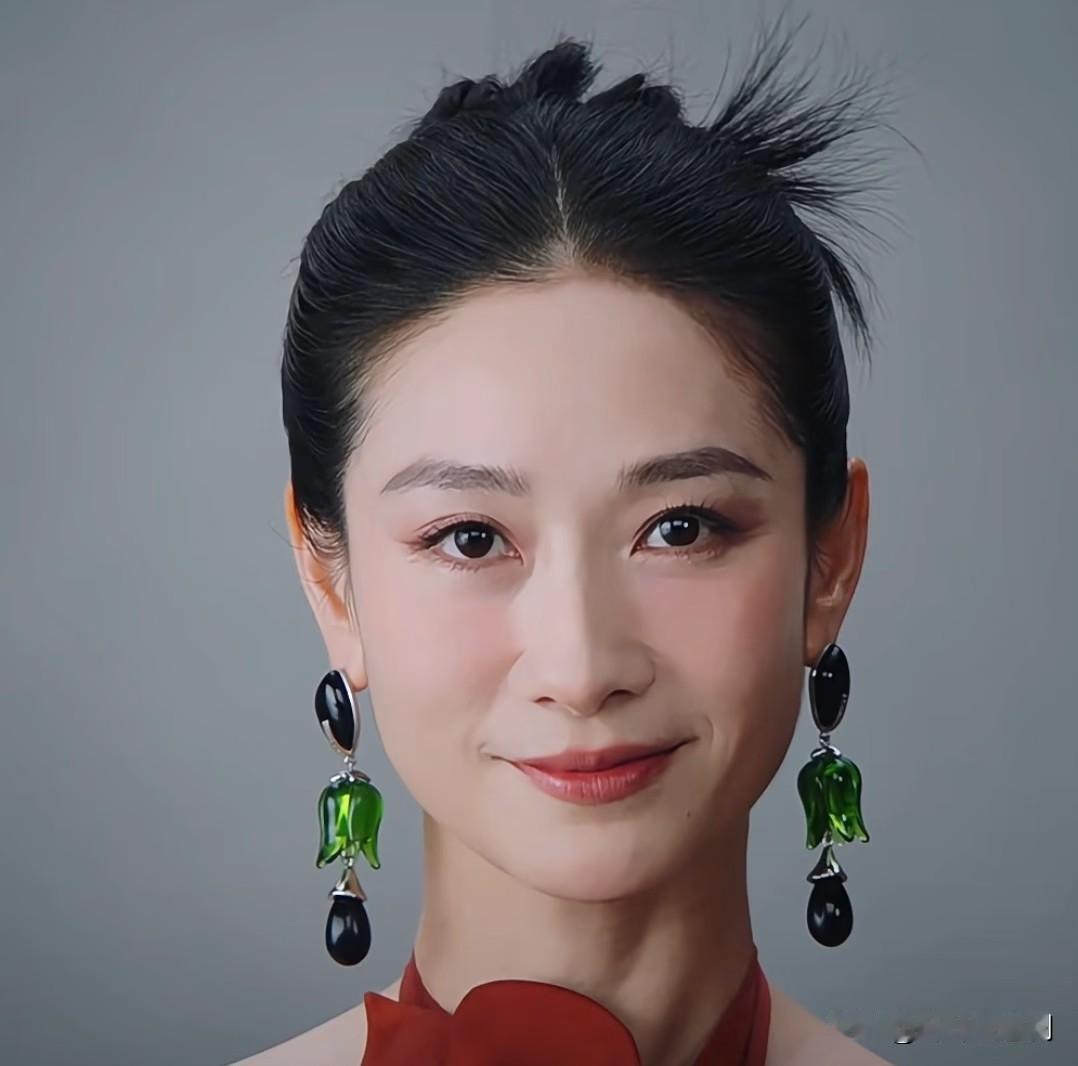 好奇查了下陶昕然的出身
不查不知道，
一查吓一跳，陶昕然根本不是什么资源咖，就是