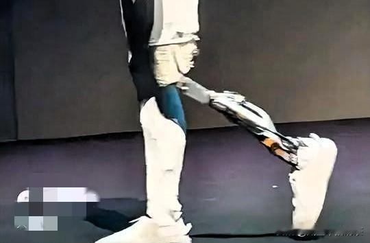 中国科技越牛，酸黄瓜越多！小鹏机器人用实力说话，那些抹黑的人不过是自欺欺人罢了。