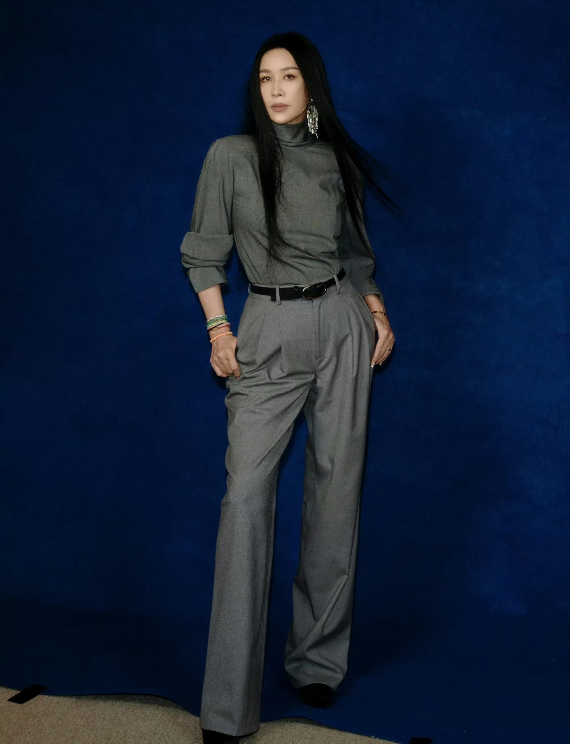 那英黑长直看得我想把脉了那姐黑长直造型真的封神了，这就是我的老公姐啊，太帅啦英砸