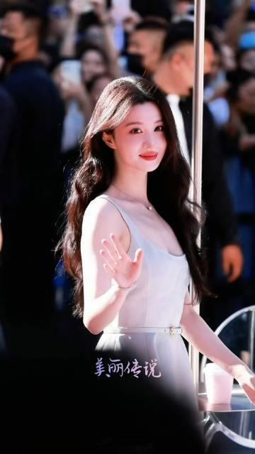 王楚然千金公主即视感王楚然又美我一大跳 黑发白裙的造型，真的是好美，王楚然千金公
