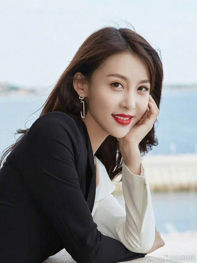 #曝王丽坤老公与贾青亲密合照#怪不得感觉贾青这几年没有作品了,看来可能是享受生活