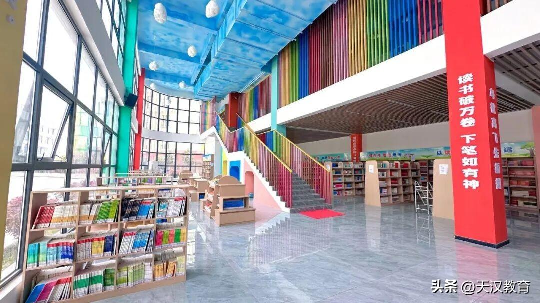 近日，南郑区石燕小学举行2026年读书节启动暨图书馆开馆仪式，全校师生共同见证校