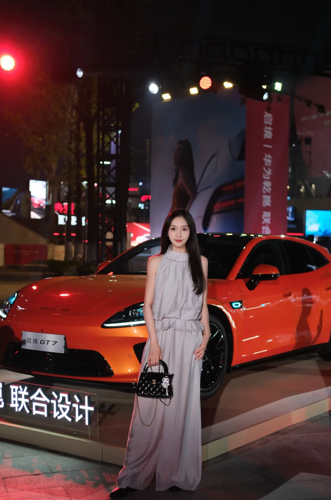 都市女生本命车！西西里橙猎装轿跑美到失语
