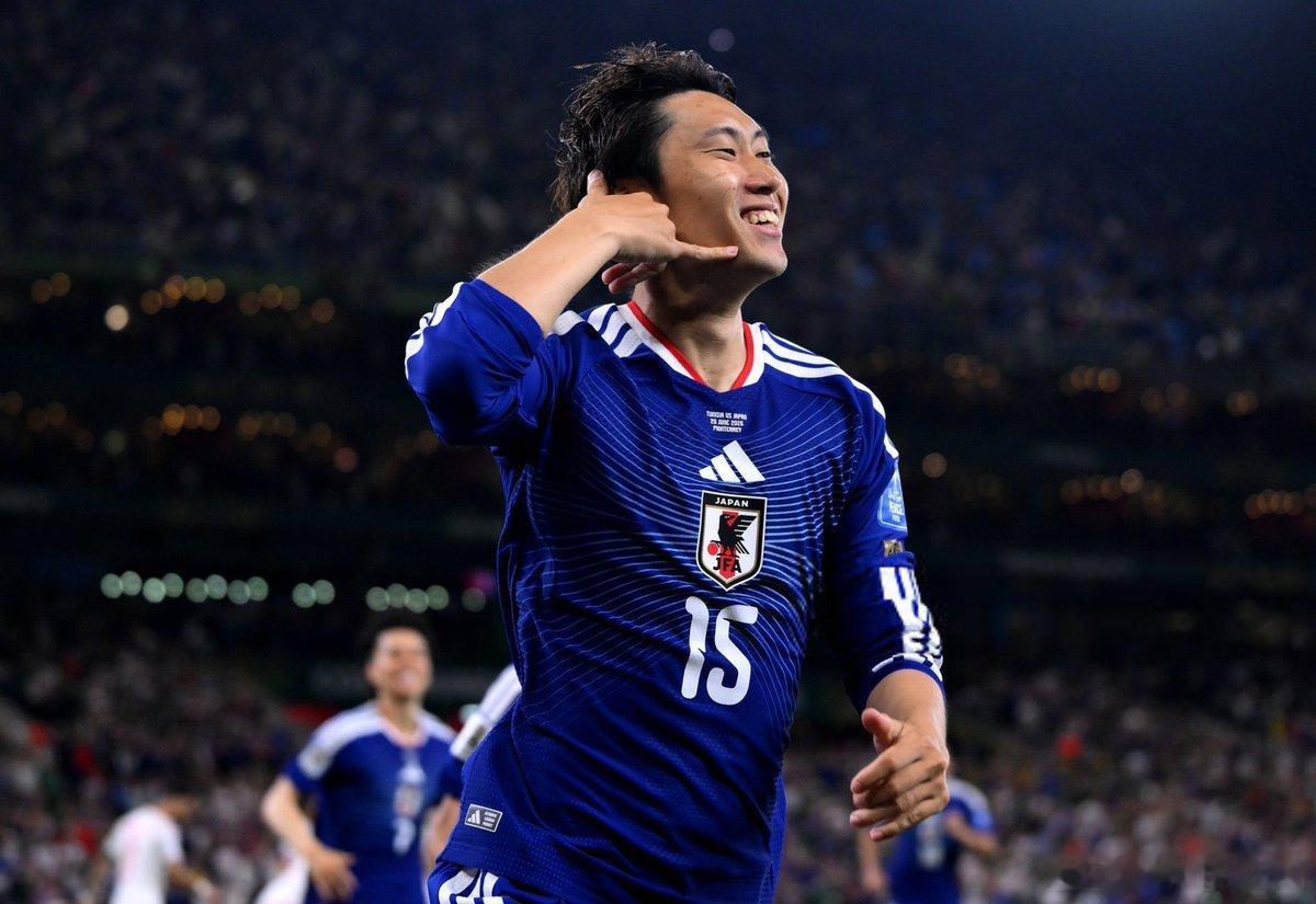 咋感觉日本都没发力，半场轻轻松松2：0突尼斯vs日本