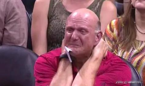 哈登和伦纳德遭五人合围，只因队友三分14投1中。
对手放空大洛和邓恩，防守缩成三