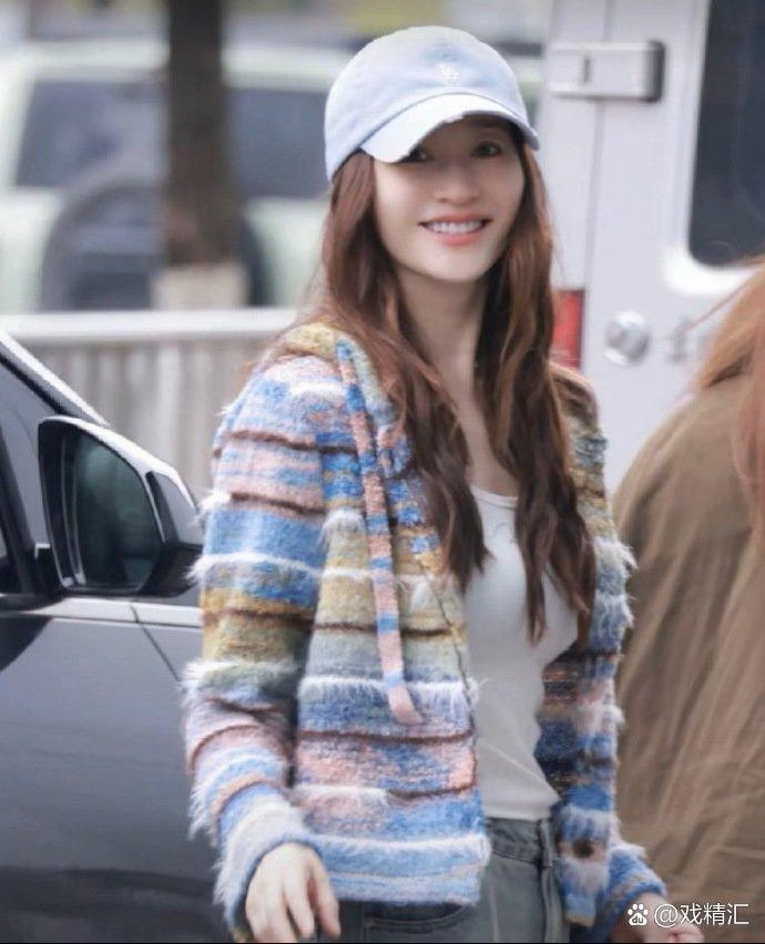 李小冉状态也太绝了，完全看不出已经50岁，冻龄女神实锤！ 