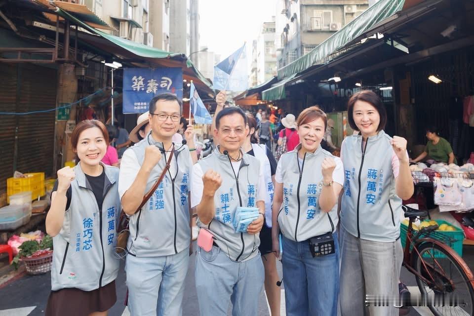 国民党立委、蒋万安竞选总部副主委罗智强今（21日）在脸书发文表示，今早我与葆哥、