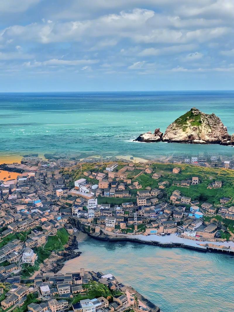 【浙江一县取消中考选拔全员直升】为破解人口小县教育发展难题，浙江省最东部、舟山群