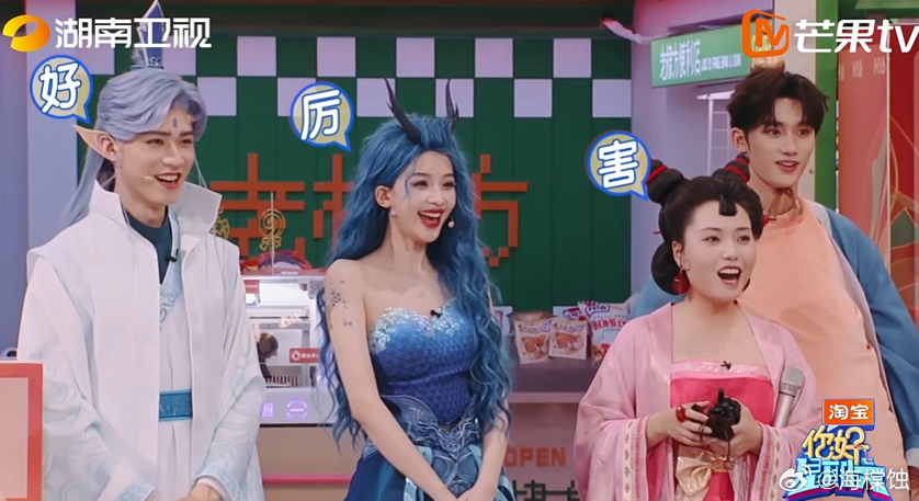 张颜齐和哪吒踢毽子张颜齐与哪吒一起踢毽子，送的礼物不仅有创意，还带来了不少欢乐时