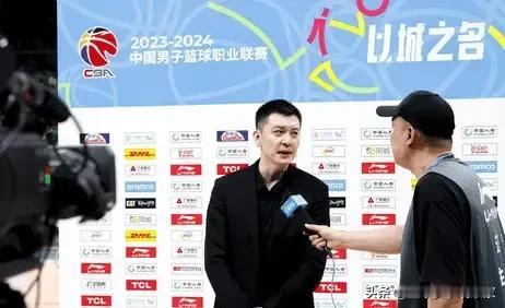 辽宁116-95广东，赛后辽宁主教练杨鸣接受采访，谈到球队老龄化问题，三句话让人