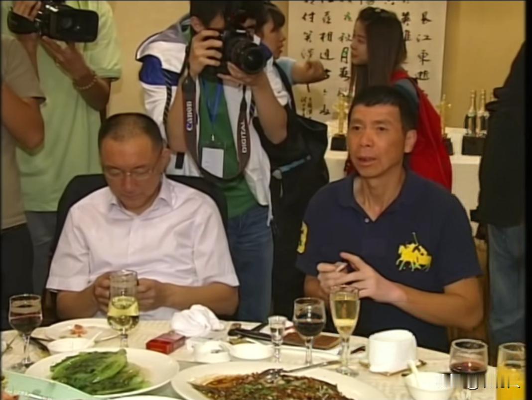 2009年，第13届中国电影华表奖结束后的庆功晚宴。韩三平执掌中影时期，长期为冯
