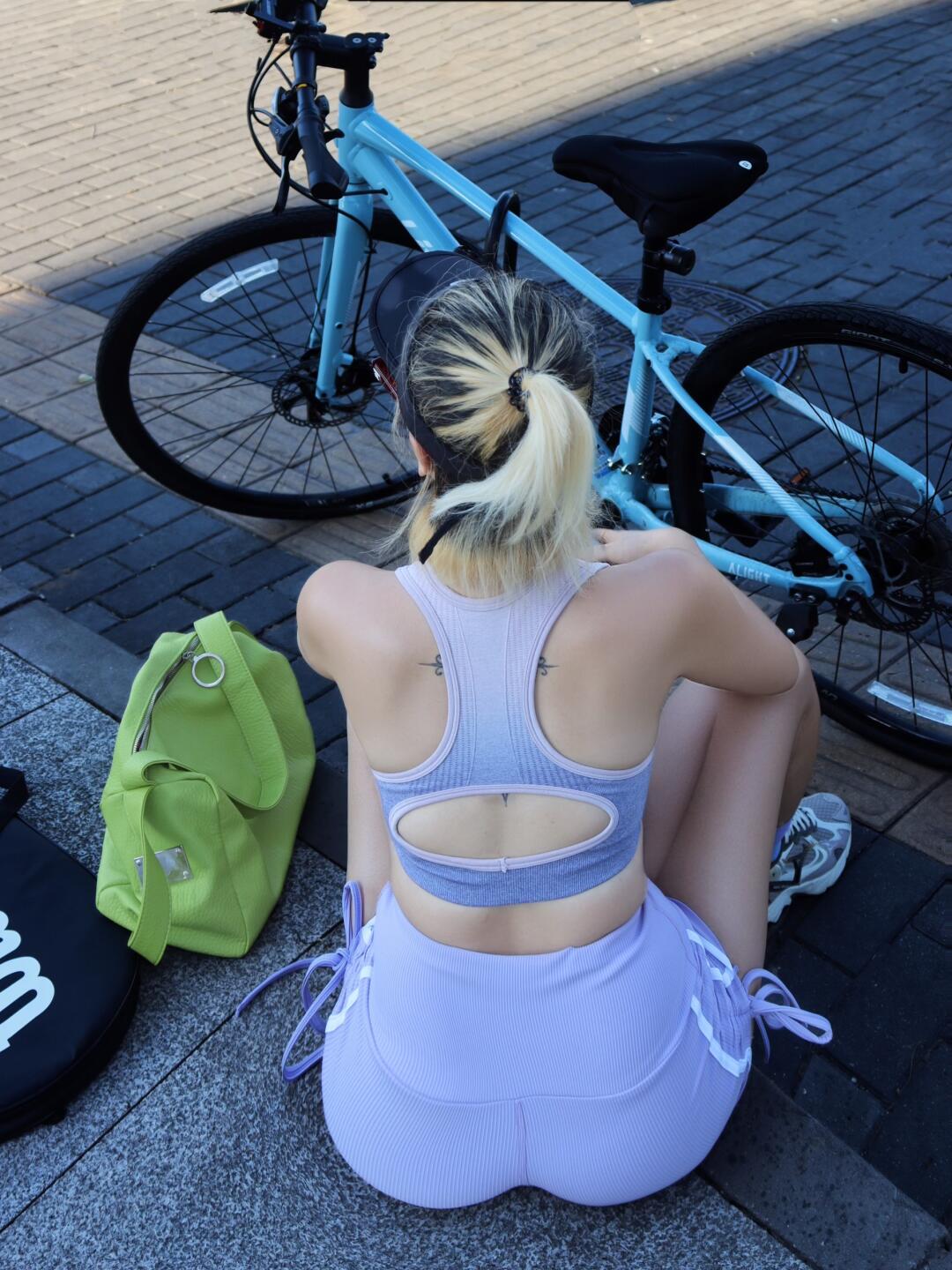 城市休闲骑|骑累了……坐下歇会儿🚴🏻‍♀️