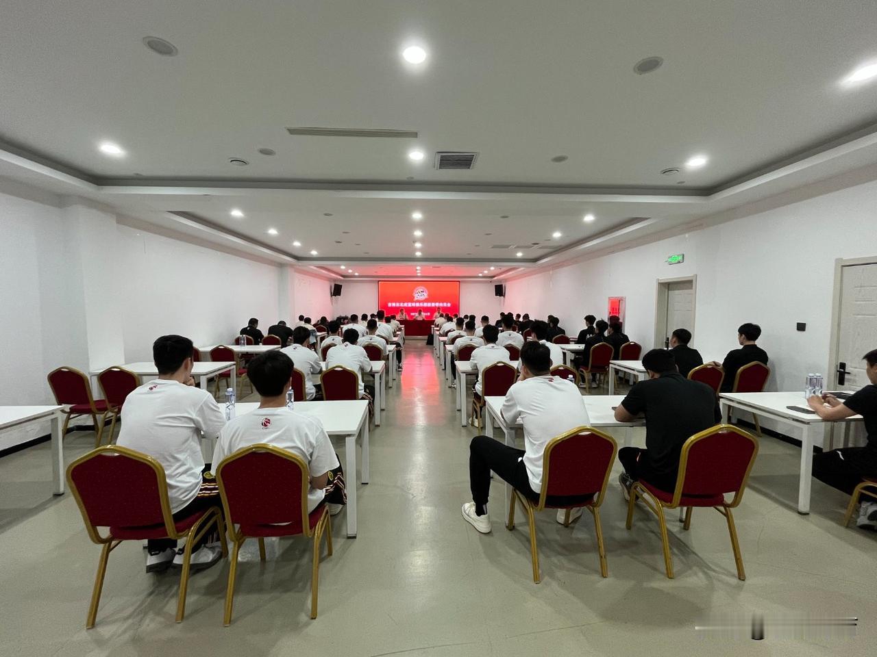 快讯：吉林东北虎篮球俱乐部重大人事调整🕹️
何长江同志担任吉林东北虎篮球俱乐部