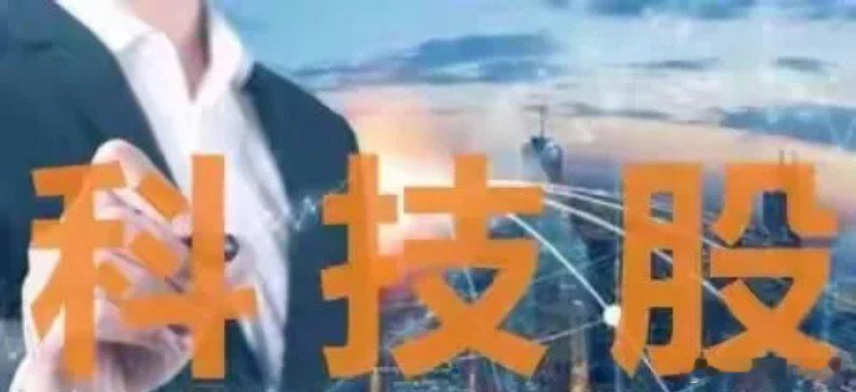 今天创业板黄白线严重背离。白线猛拉指数，黄线持续下跌，指数大涨，个股普遍走弱。现