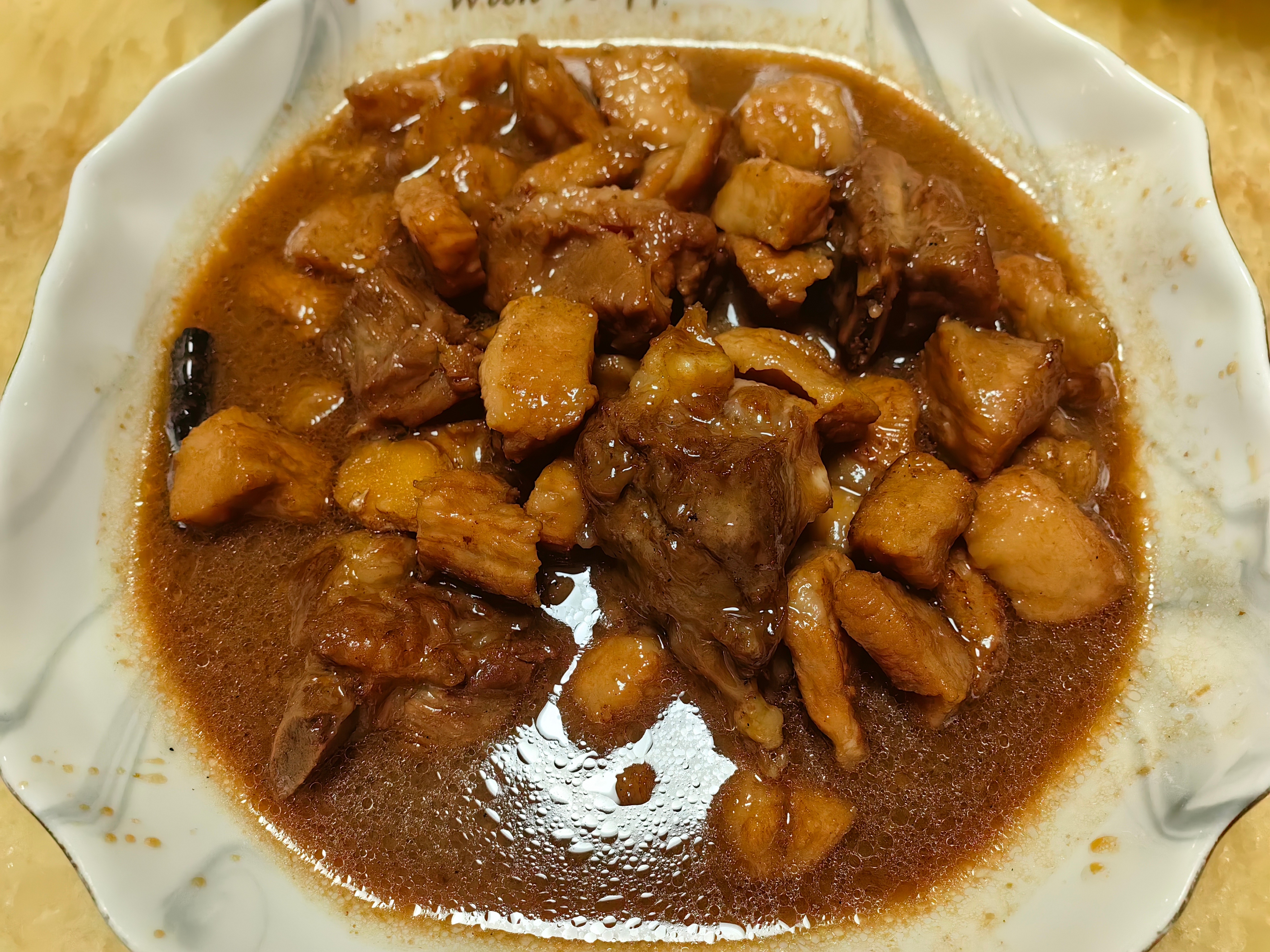 家常菜[超话] 小白菜，卤肉，炒长豆角，红烧鱼。蒸汤包。 ​​​