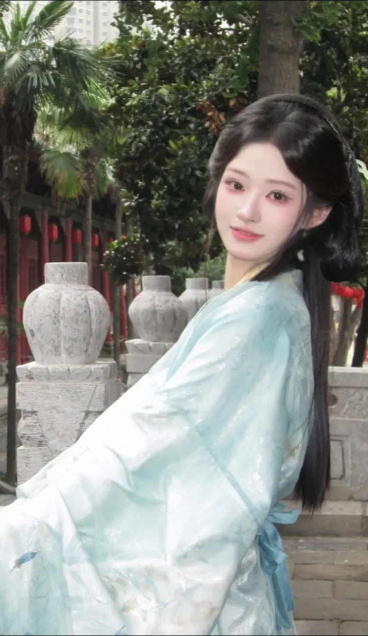 来洛阳总要穿一次汉服叭！ccd跟汉服太配了吧！ 氛围感