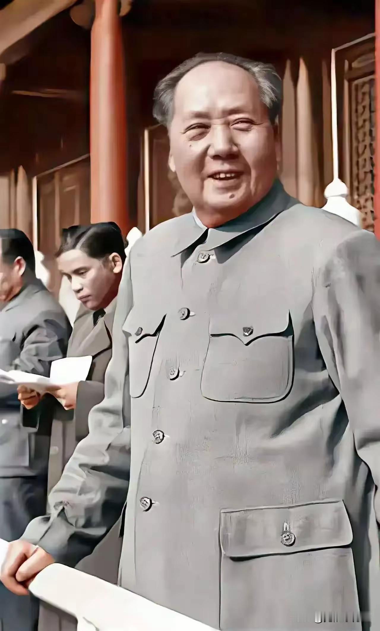 国泰民安，欣欣向荣！这才是我们向往的新社会
 
走在如今的街头，车水马龙、市井繁