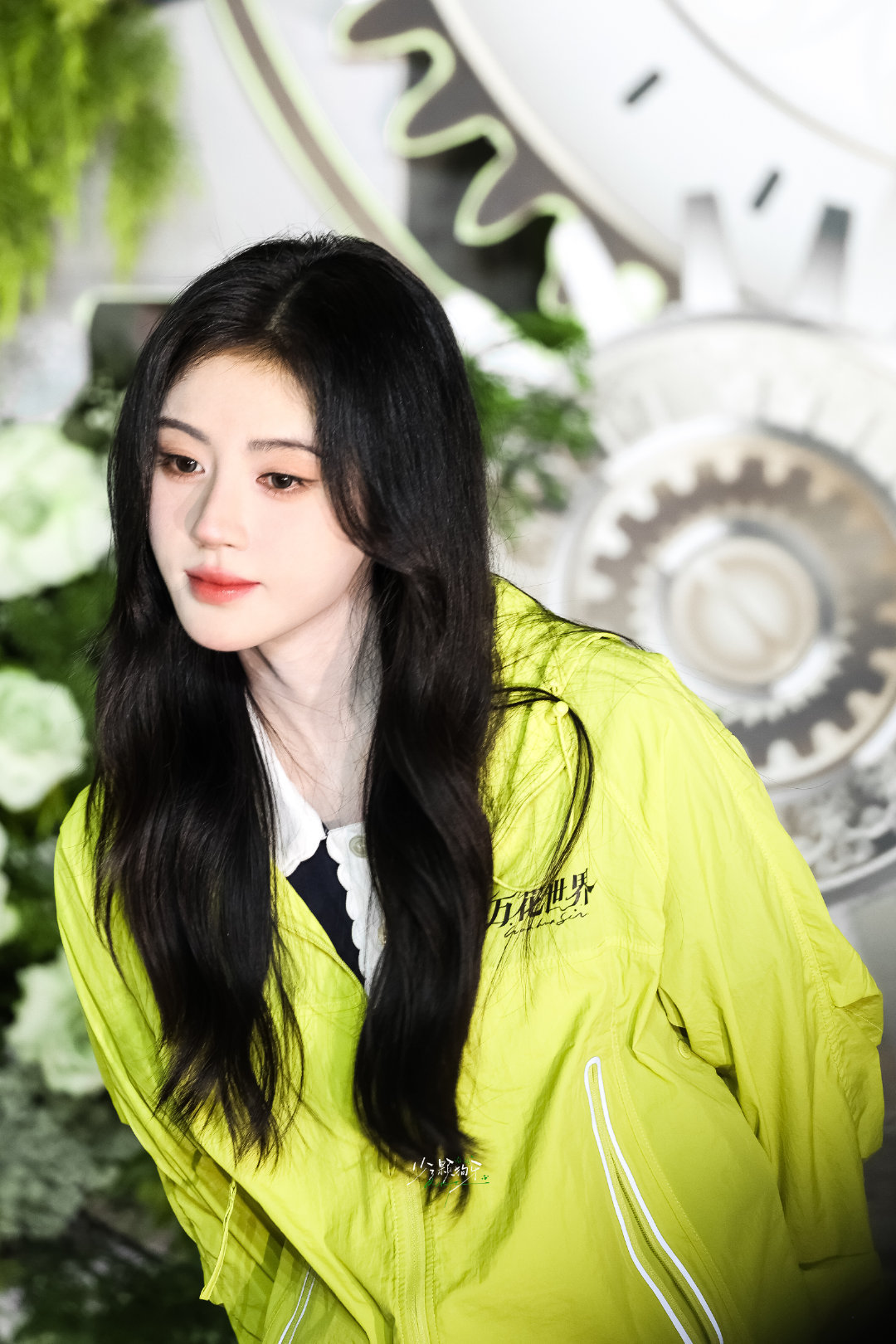 jjy鞠婧祎千香 jjy鞠婧祎姜黎非 “玫瑰之所以是玫瑰，是风与光的眷顾，更是视