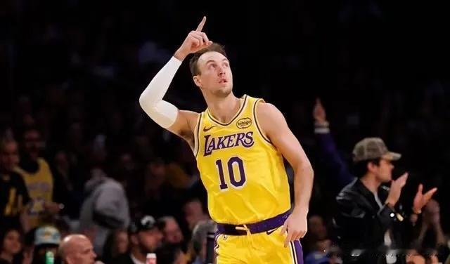 打回原形？肯纳德回归平庸
在刚刚结束的湖火G5战中，神射手肯纳德表现有点辣眼睛，