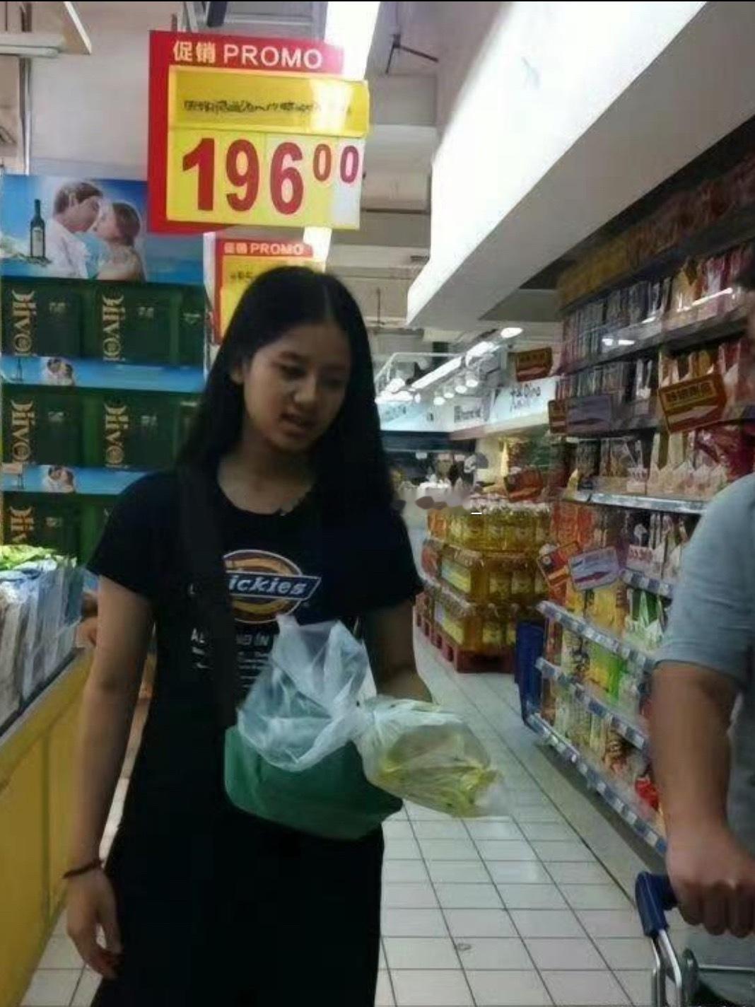 张婧仪学生时代照片，土过但是没丑过 