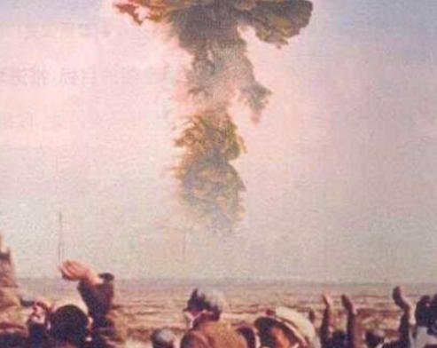 罗布泊一次核试验中，我国放飞50只军鸽，结果只回来45只，科研人员不知道的是，没