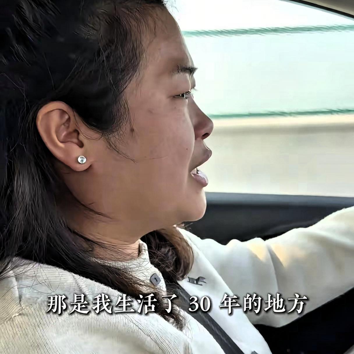 远嫁的苦，大概只有经历过的人才懂！返程路上，女子哭着跟老公商量：“明年回娘家我给