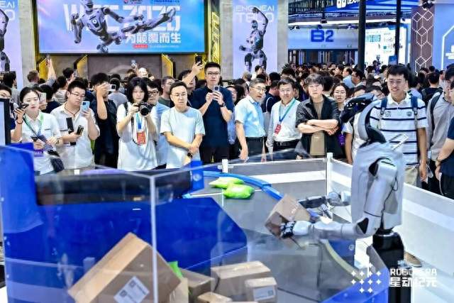 对阵 GPT-6 Astra 登顶 “珠峰”，星动纪元完成一次范式突围