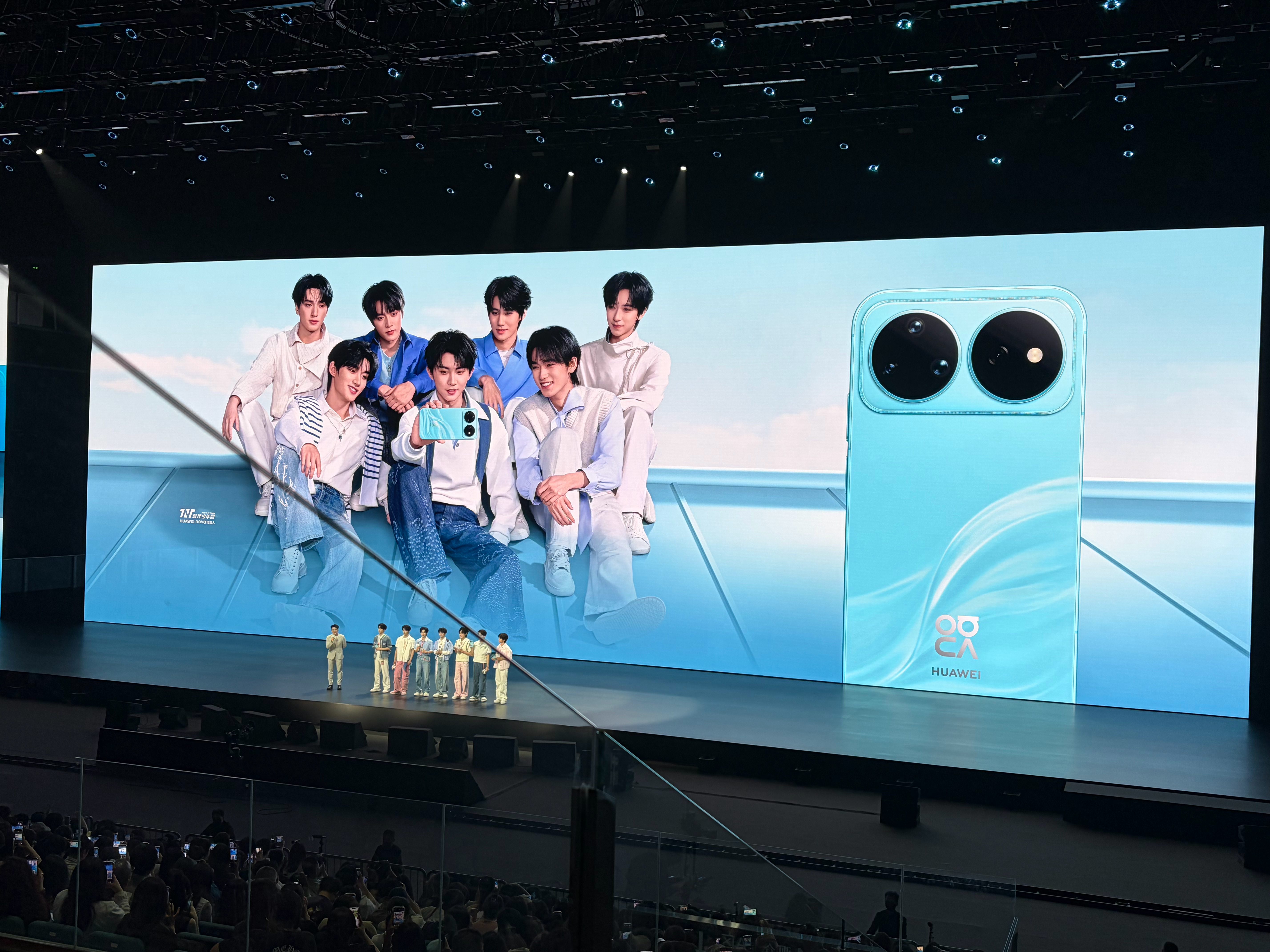 nova  16 Ultra 配置很猛啊，影像能力直接拉满然后时代少年团又上台了