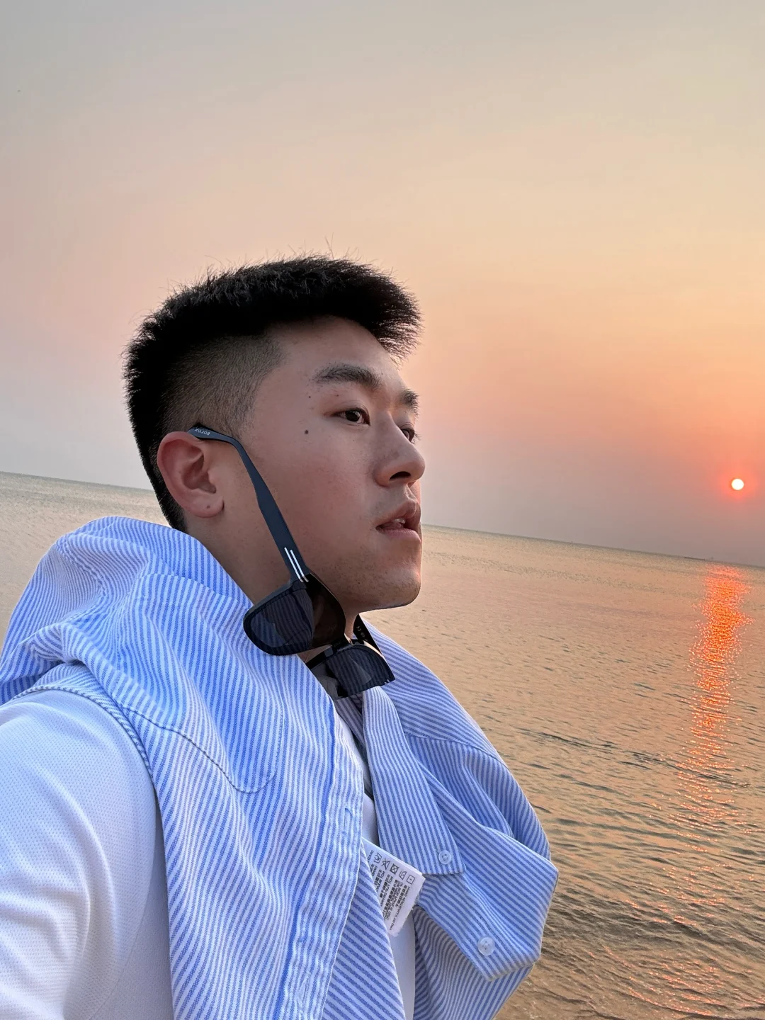 来两张自拍🤳