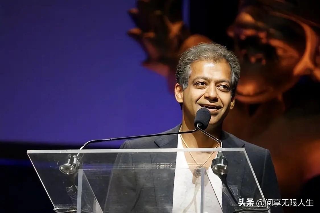 硅谷投资人纳瓦尔·拉维坎特说：
“赚钱，不是比谁更努力，而是比谁更早找到自己。在
