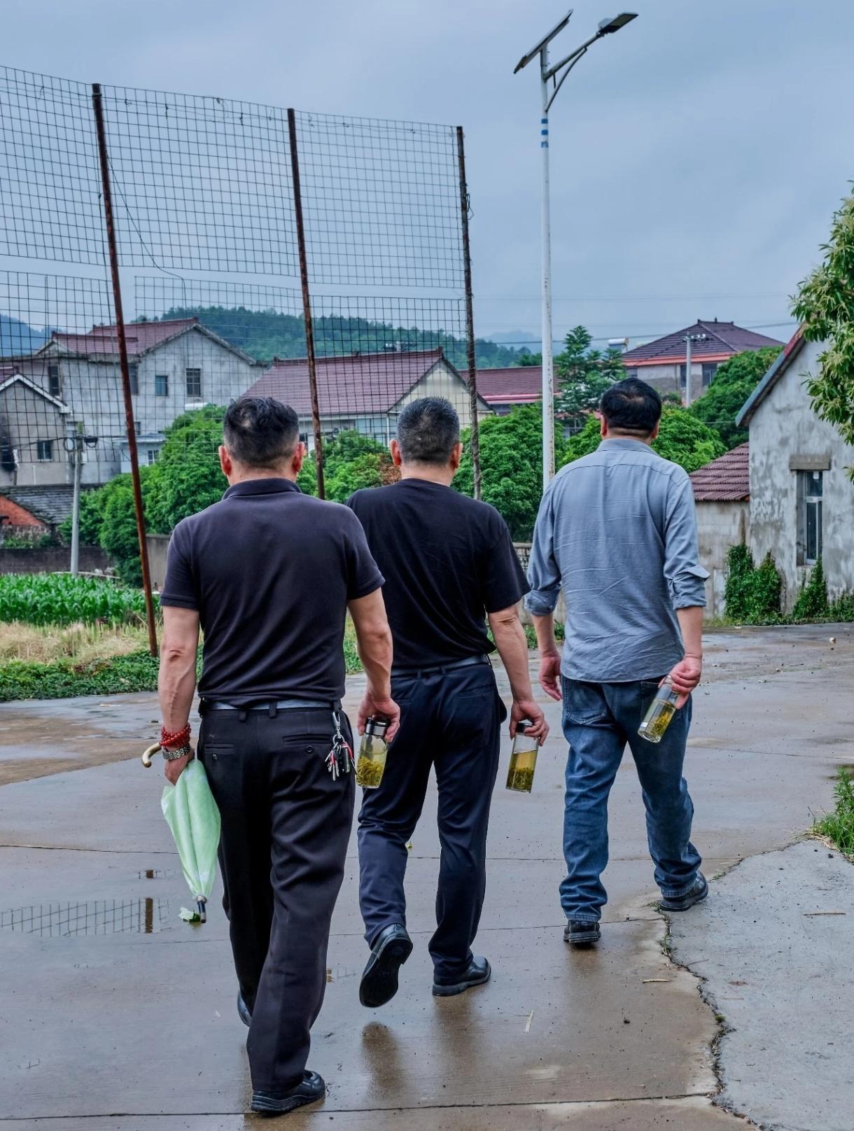 杯不离手，杯有好茶，大家知道是哪里人了吧[呲牙]